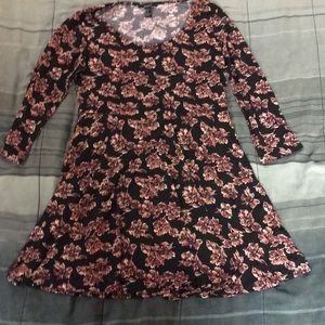 Quarter sleeve black dress